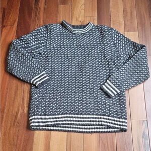 L.L. Bean 100% Lambs Wool Men's Blue and White Crewneck Sweater